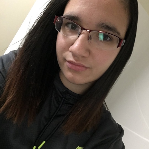 Meet your Posher, Gab - Picture 1 of 1